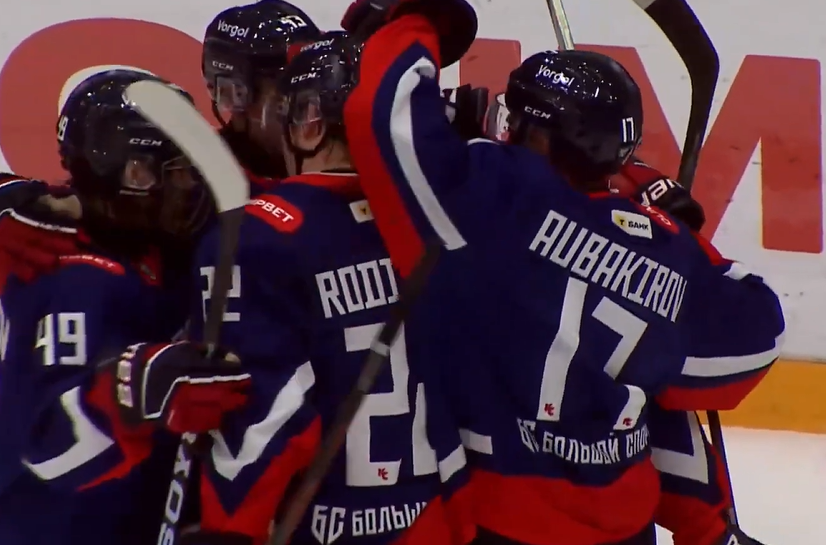 Григорян оформил победу «Крыльев Советов»