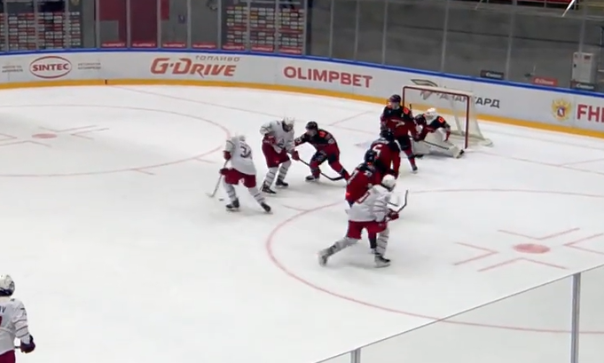 Омские Ястребы вырвали победу над Локо-76 в третьем периоде