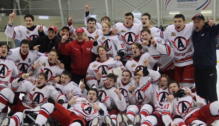 «Авто» не сбавляет ход и громит «Молот» в Перми