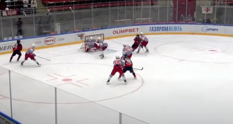 Спартак снова победил Омских Ястребов